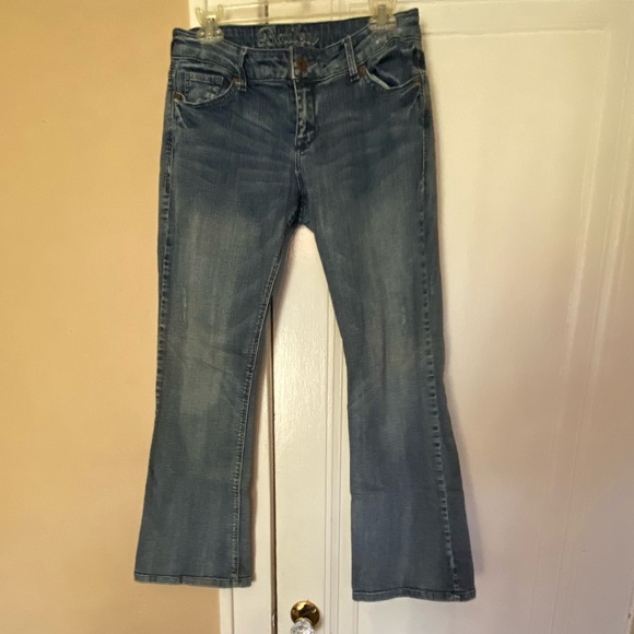 Delia’s Bailey Jeans size 9/10S Distressed medium fade rinse jeans. EUC - Picture 10 of 11